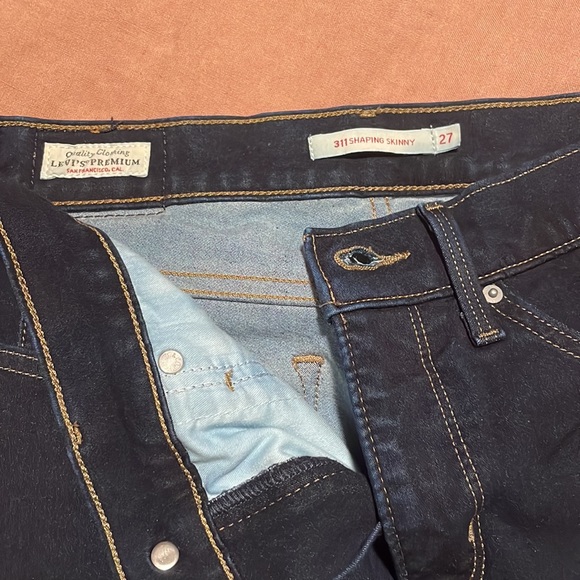 LIKE NEW - Levi’s 311 Shaping Skinny Jeans - size 27 - Picture 2 of 3